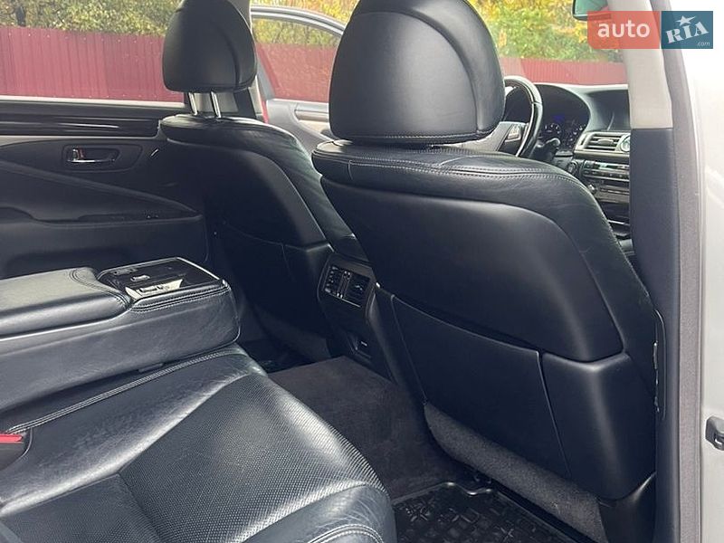 Седан Lexus LS 2013 в Львові