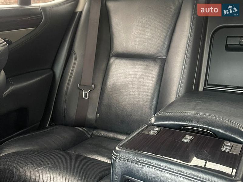 Седан Lexus LS 2013 в Львові