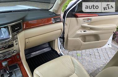 Позашляховик / Кросовер Lexus LX 2008 в 