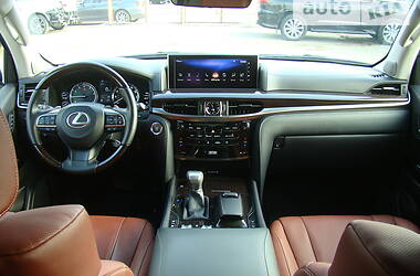 Внедорожник / Кроссовер Lexus LX 2018 в 