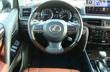 Внедорожник / Кроссовер Lexus LX 2018 в 