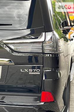 Позашляховик / Кросовер Lexus LX 2021 в 