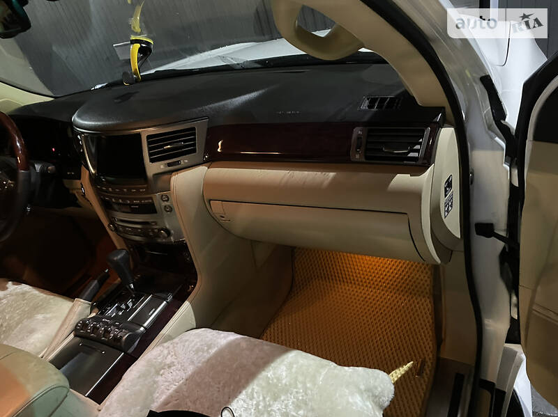 Внедорожник / Кроссовер Lexus LX 2010 в Киеве