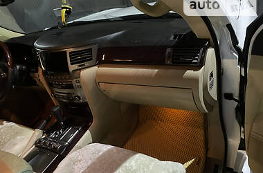 Позашляховик / Кросовер Lexus LX 2010 в 