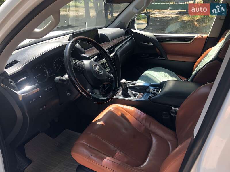 Внедорожник / Кроссовер Lexus LX 2016 в Запорожье