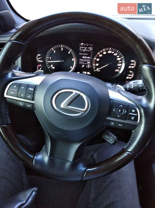 Позашляховик / Кросовер Lexus LX 2017 в Києві