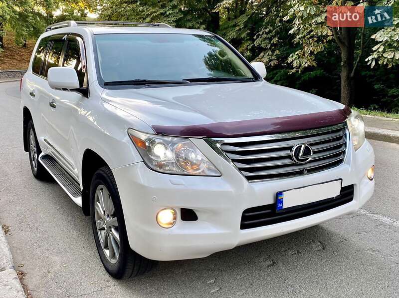 Lexus LX 2010