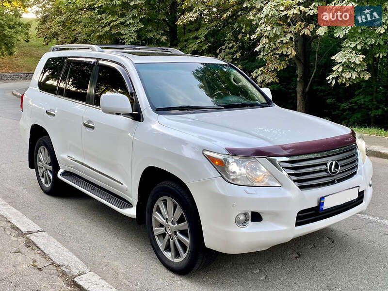 Lexus LX 2010