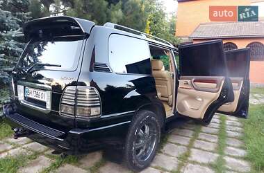 Внедорожник / Кроссовер Lexus LX 2000 в 