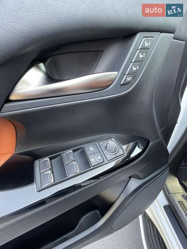 Позашляховик / Кросовер Lexus LX 2017 в Києві