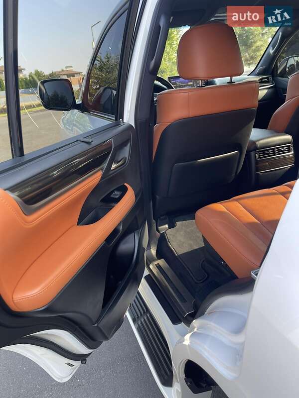 Позашляховик / Кросовер Lexus LX 2017 в Києві