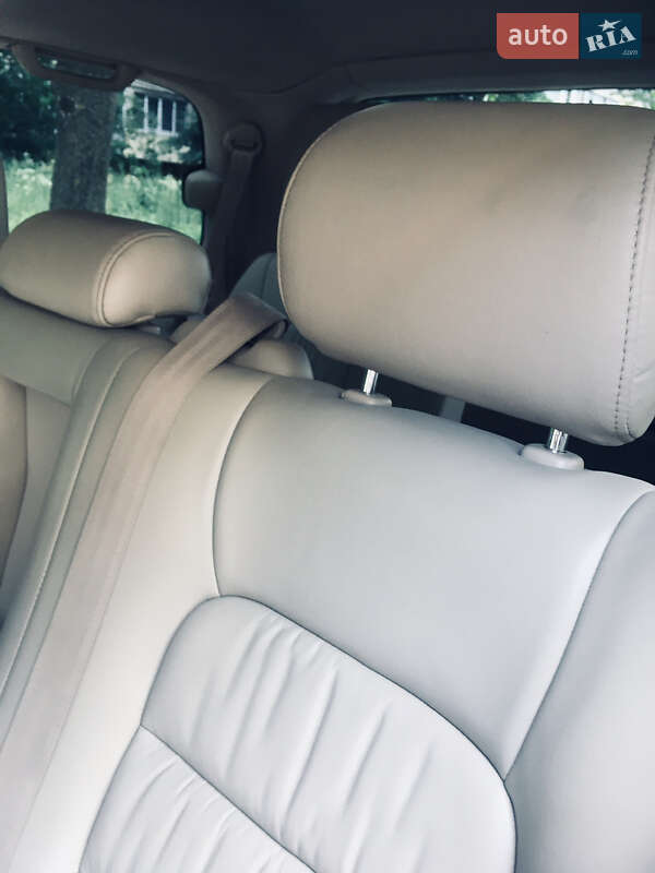 Внедорожник / Кроссовер Lexus LX 2005 в 