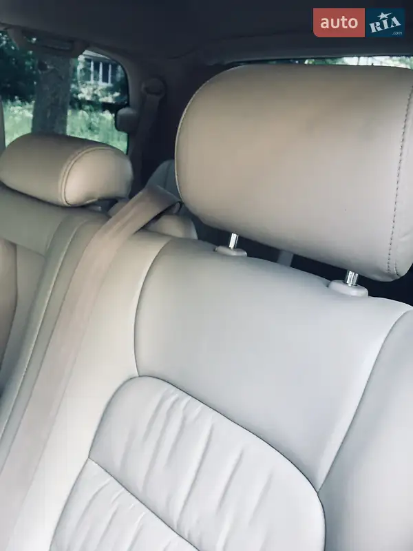 Внедорожник / Кроссовер Lexus LX 2005 в 