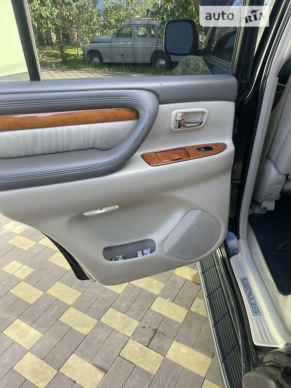 Внедорожник / Кроссовер Lexus LX 2005 в Луцке