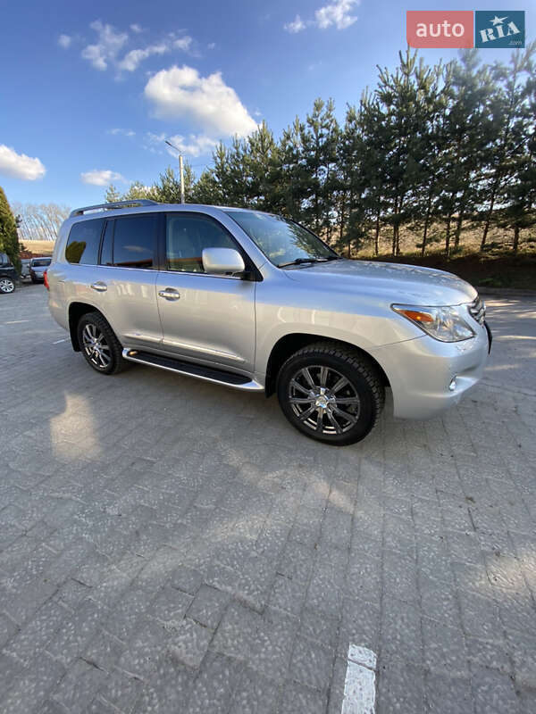 Внедорожник / Кроссовер Lexus LX 2011 в Тернополе