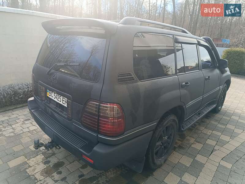 Внедорожник / Кроссовер Lexus LX 2004 в 