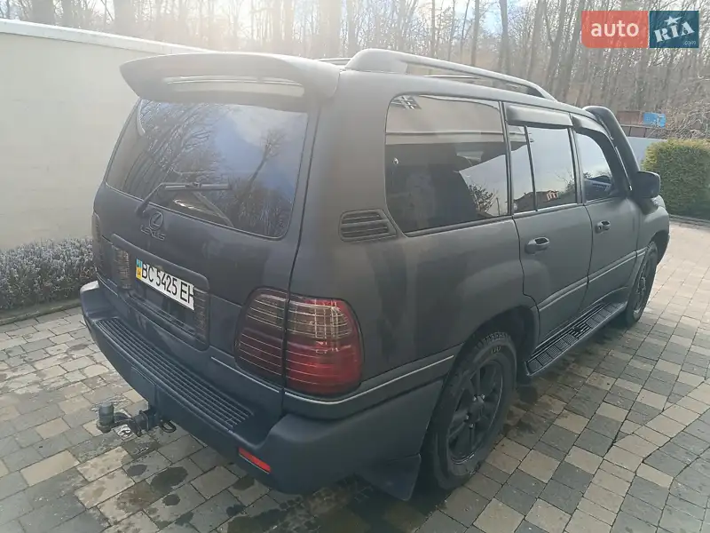 Внедорожник / Кроссовер Lexus LX 2004 в 