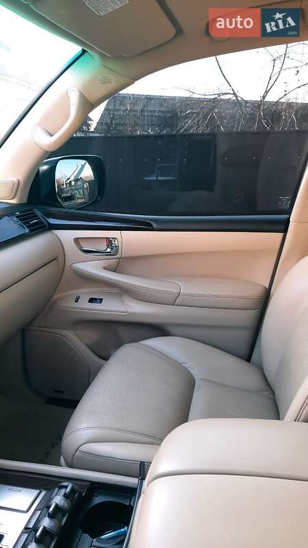Позашляховик / Кросовер Lexus LX 2011 в Івано-Франківську