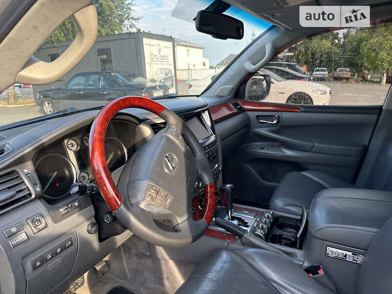 Позашляховик / Кросовер Lexus LX 2008 в Чернівцях