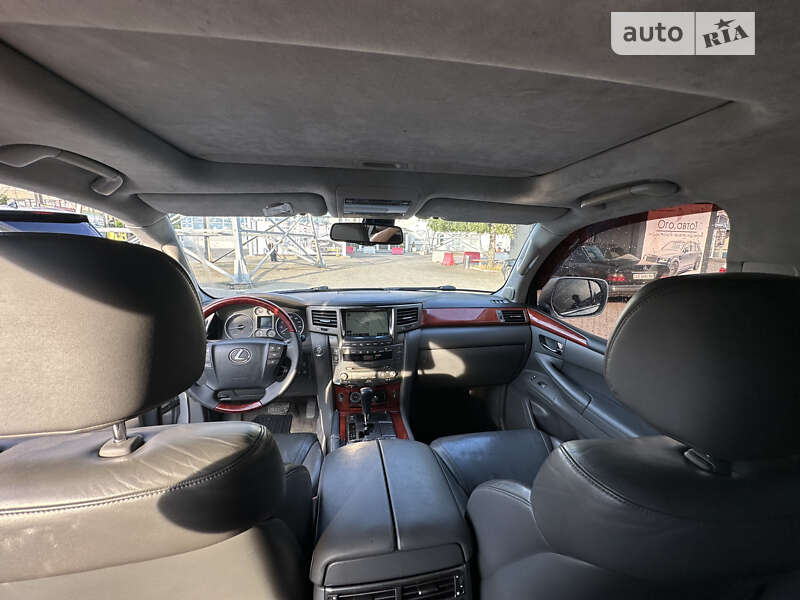 Позашляховик / Кросовер Lexus LX 2008 в Чернівцях