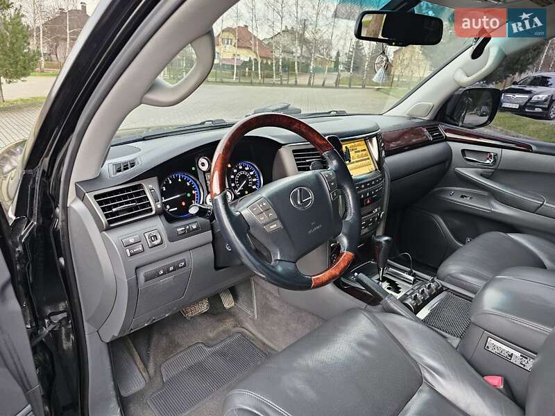 Позашляховик / Кросовер Lexus LX 2010 в Дрогобичі