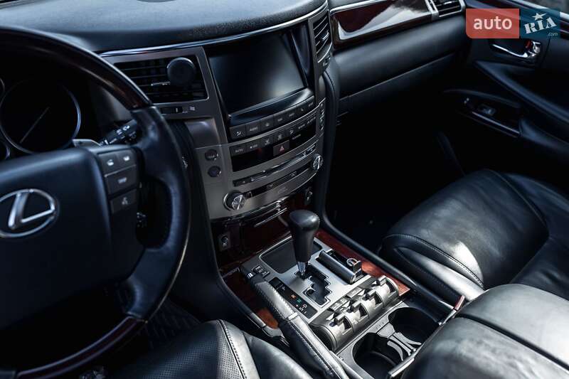 Позашляховик / Кросовер Lexus LX 2014 в Полтаві