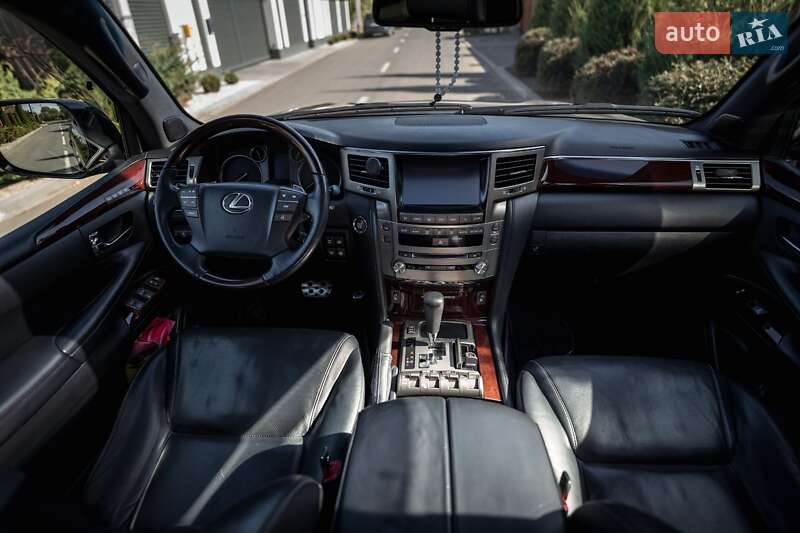 Позашляховик / Кросовер Lexus LX 2014 в Полтаві
