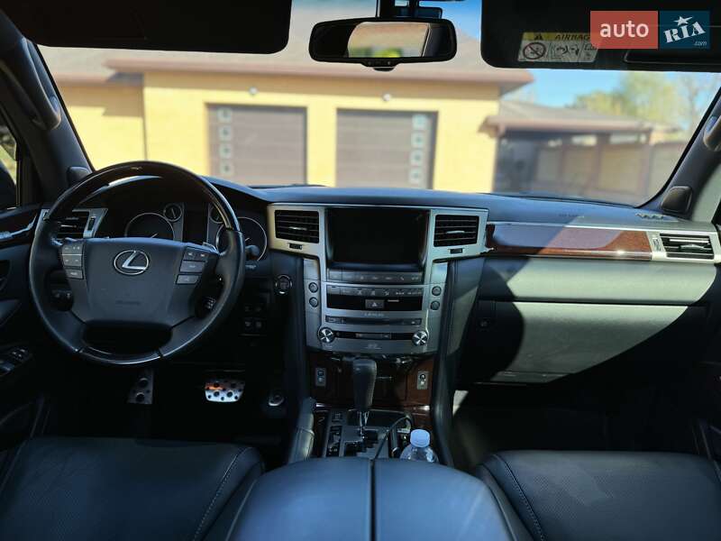 Внедорожник / Кроссовер Lexus LX 2014 в Сарнах