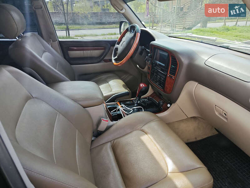 Внедорожник / Кроссовер Lexus LX 2000 в Киеве