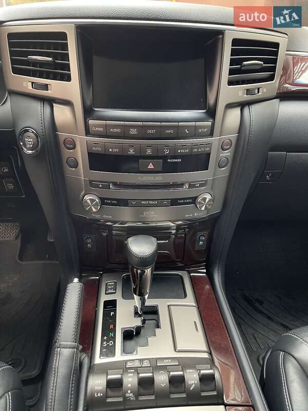 Внедорожник / Кроссовер Lexus LX 2014 в Ивано-Франковске