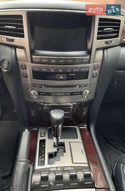 Позашляховик / Кросовер Lexus LX 2014 в 