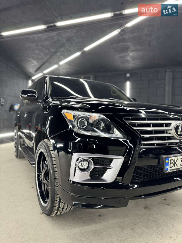 Позашляховик / Кросовер Lexus LX 2008 в Рівному