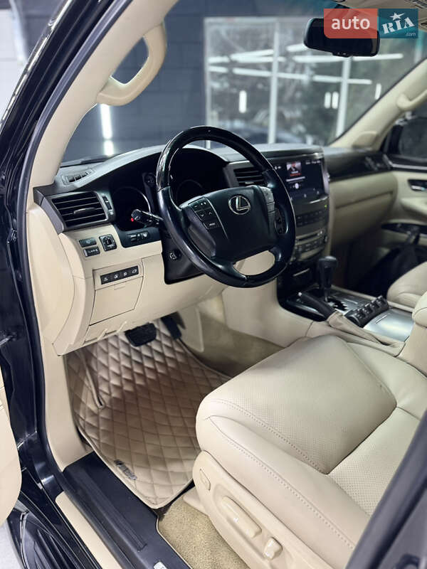 Позашляховик / Кросовер Lexus LX 2008 в Рівному