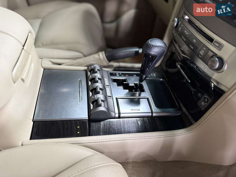 Позашляховик / Кросовер Lexus LX 2008 в Рівному