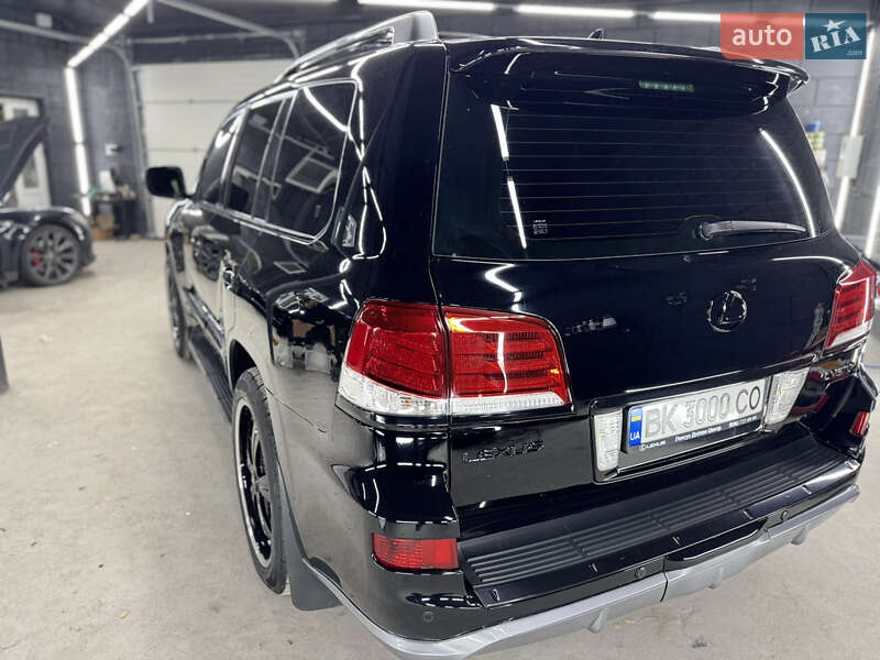 Позашляховик / Кросовер Lexus LX 2008 в Рівному