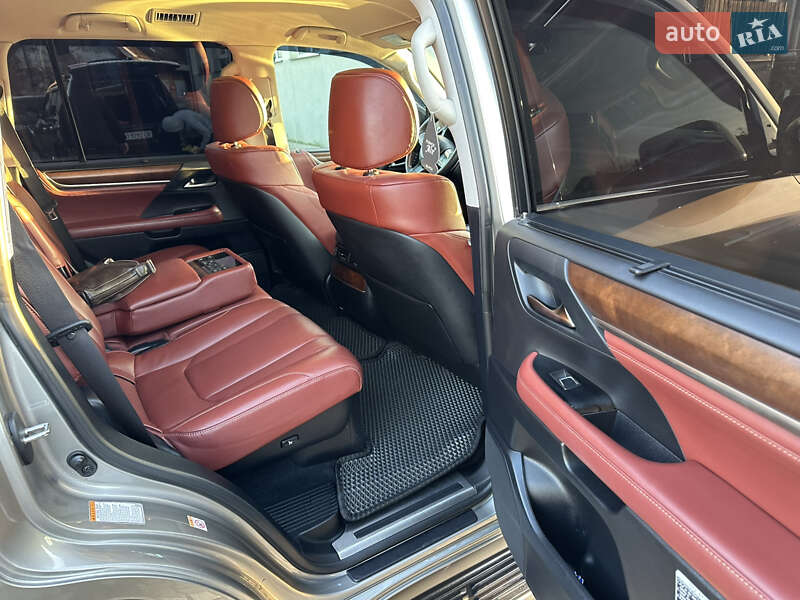 Внедорожник / Кроссовер Lexus LX 2016 в Рахове