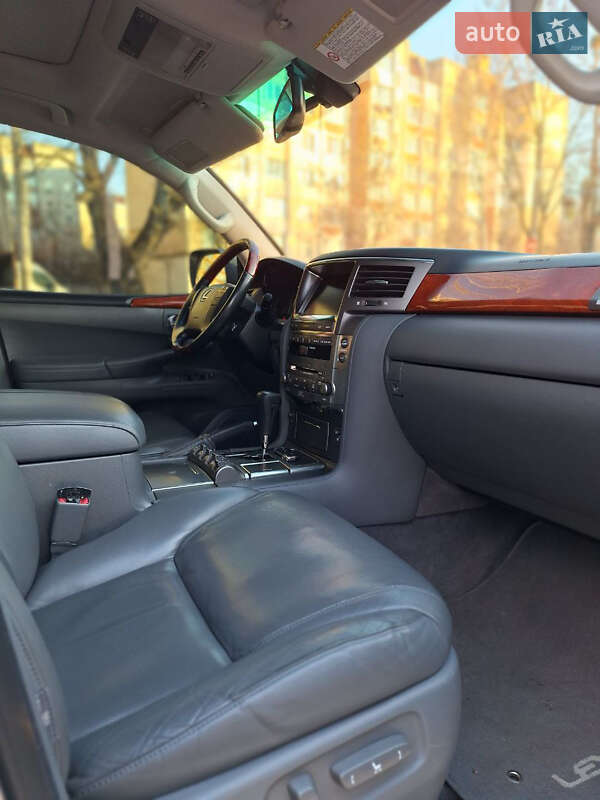 Позашляховик / Кросовер Lexus LX 2008 в Житомирі