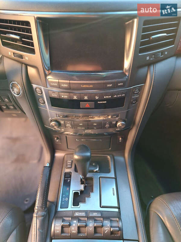 Позашляховик / Кросовер Lexus LX 2008 в Житомирі