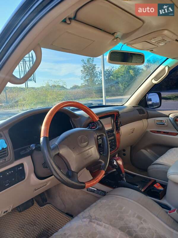 Позашляховик / Кросовер Lexus LX 2000 в Городенці