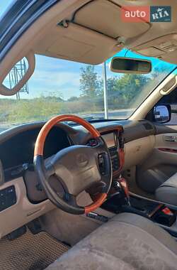 Внедорожник / Кроссовер Lexus LX 2000 в 