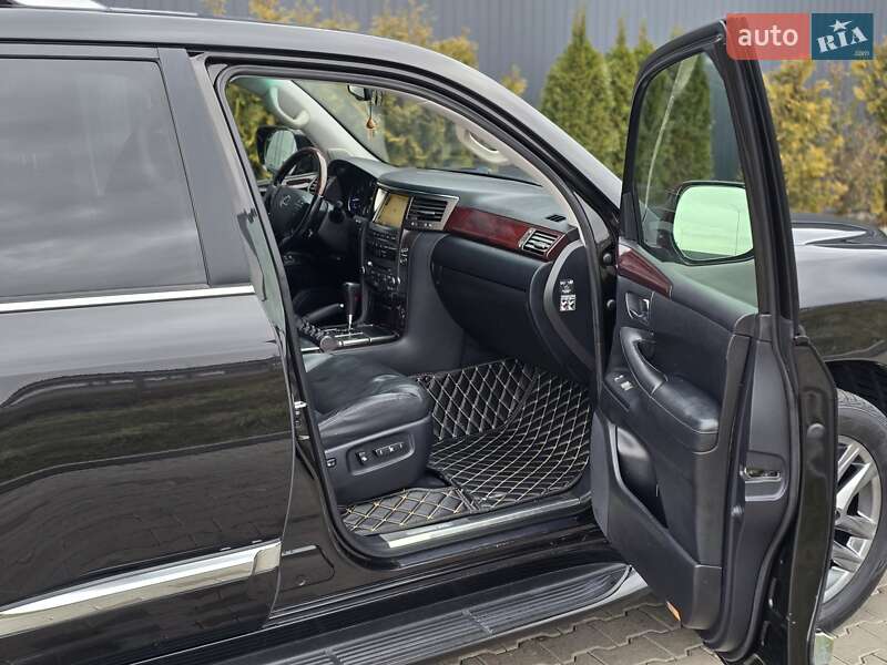 Позашляховик / Кросовер Lexus LX 2010 в Рівному