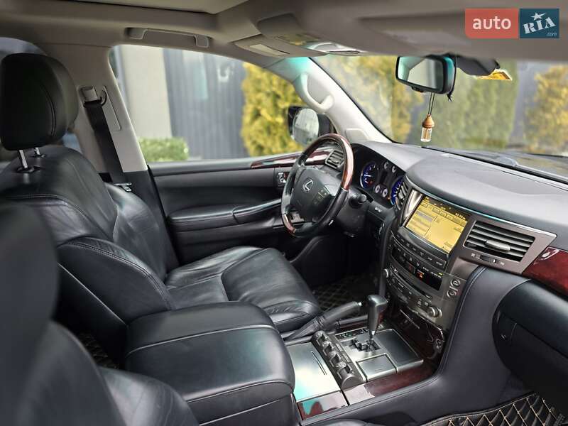 Позашляховик / Кросовер Lexus LX 2010 в Рівному