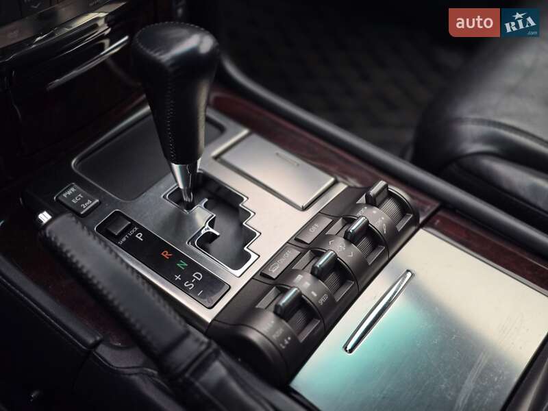 Позашляховик / Кросовер Lexus LX 2010 в Рівному