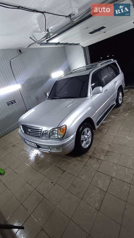 Lexus LX 2005