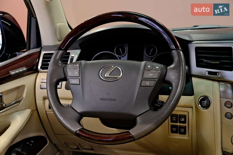 Внедорожник / Кроссовер Lexus LX 2013 в Одессе