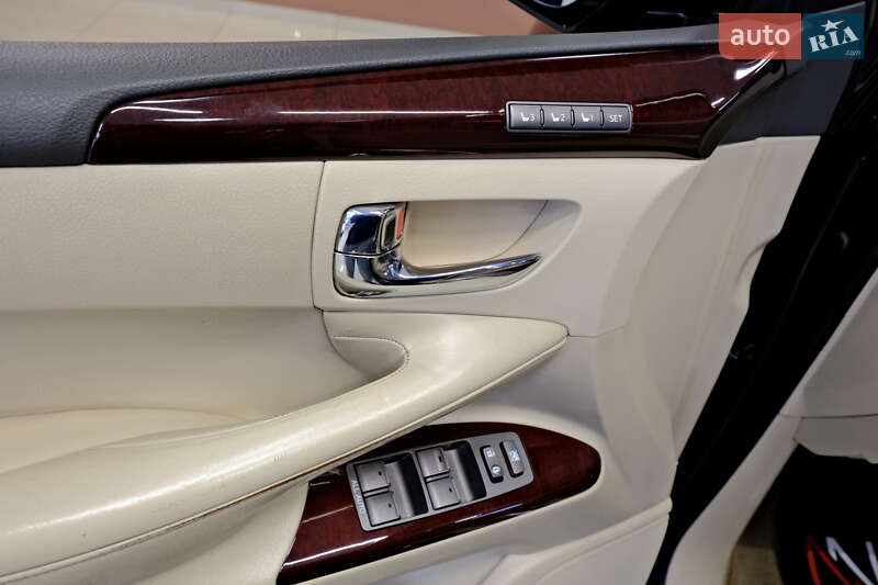 Внедорожник / Кроссовер Lexus LX 2013 в Одессе