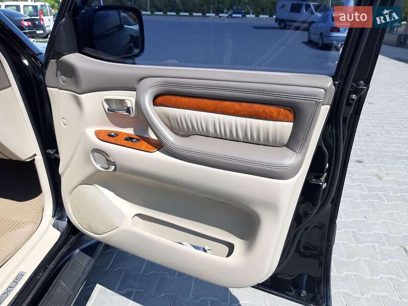 Внедорожник / Кроссовер Lexus LX 2005 в Черновцах