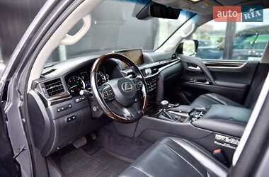 Внедорожник / Кроссовер Lexus LX 2017 в 