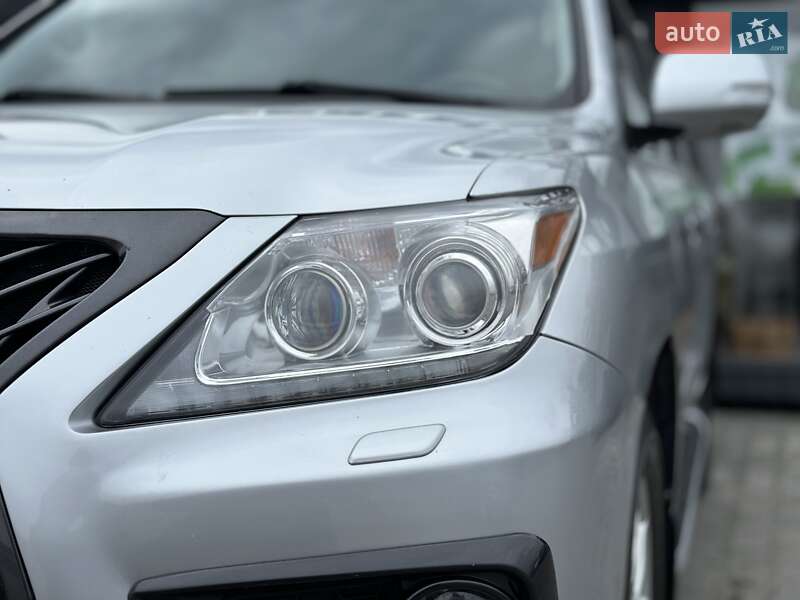 Позашляховик / Кросовер Lexus LX 2008 в Чернівцях