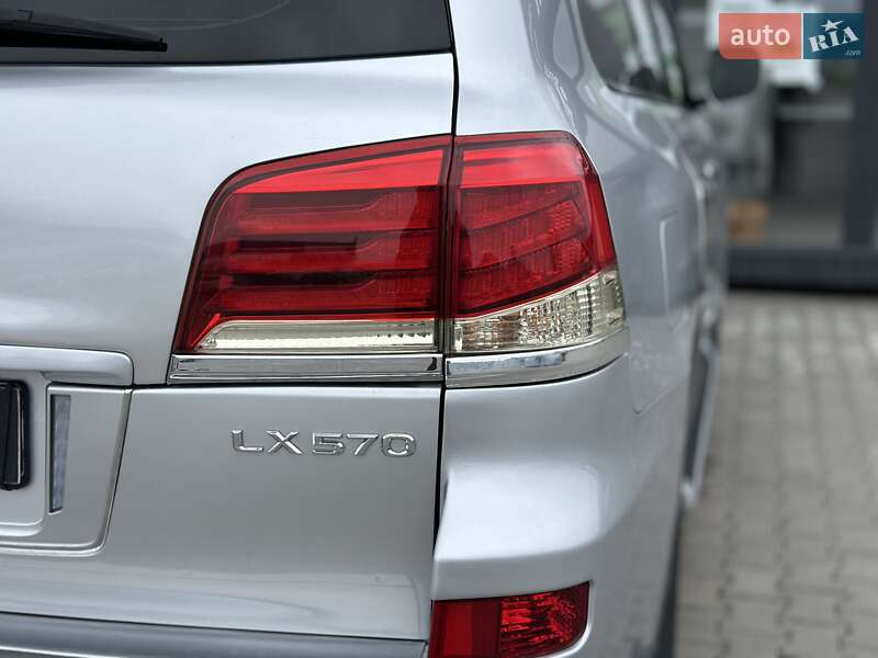 Позашляховик / Кросовер Lexus LX 2008 в Чернівцях